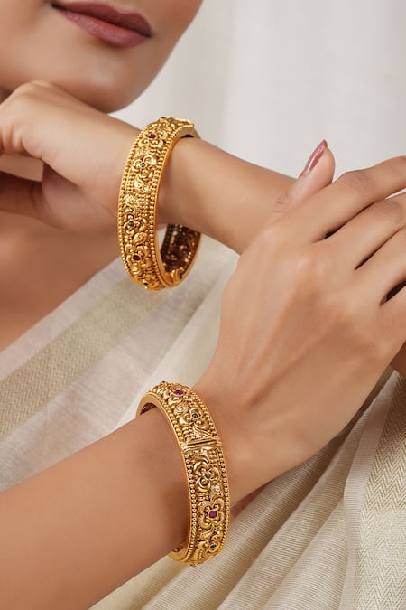 Smars Jewelry Antique Floral Carved Pair of Bangles 