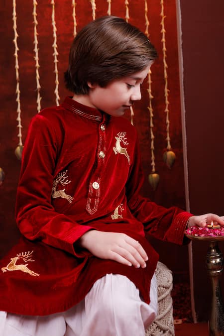 Hoity Moppet_Red Velvet Embroidery Reinred Kurta Set _at_Aza_Fashions