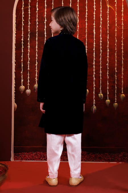 Hoity Moppet Sanskriti Embroidered Velvet Kurta Set 