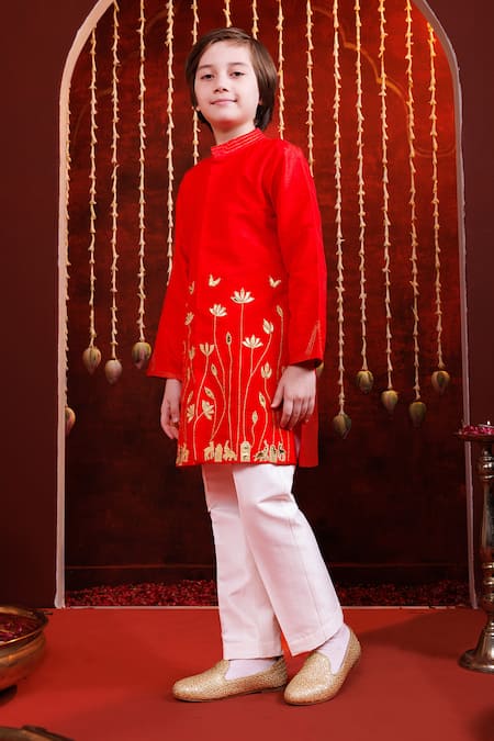 Hoity Moppet Surkh Leather Floral Detailing Kurta Set 