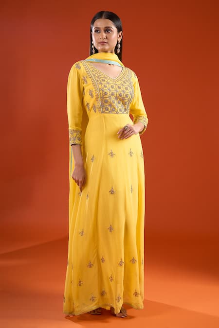 Buy_Samyukta Singhania_Yellow Georgette Embroidery, Zari, Sequins V-neck Hand Anarklai With Dupatta _Online_at_Aza_Fashions