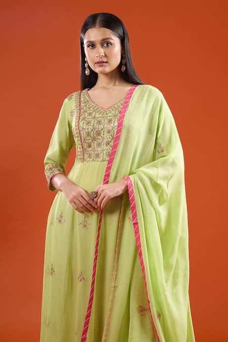 Samyukta Singhania_Green Georgette Embroidery, Zari V-neck Hand Anarklai With Dupatta _at_Aza_Fashions