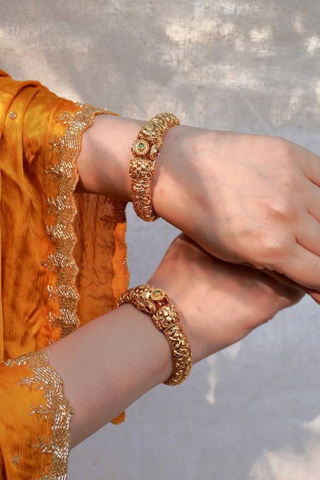 Prestones Carved Head Nakshi Work Temple Kada Bangles 