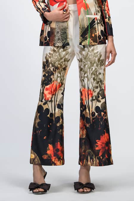 The Dramebaaz CO Off White Lycra Embroidery, Modista Floral Print Blazer And Trouser Co-ord Set at Aza Fashions The Dramebaaz CO_Off White Lycra Embroidery, Modista Floral Print Blazer And Trouser Co-ord Set _at_Aza_Fashions