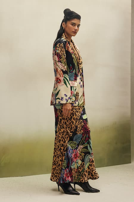 Buy NOIB Black Satin Metallic Thread Riva Wildflower Print Blazer Online at Aza Fashions Buy_NOIB_Black Satin Metallic Thread Riva Wildflower Print Blazer _Online_at_Aza_Fashions