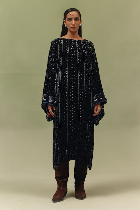 NOIB Black Velvet, Viscose Round Neck Ila Shooting Stars Print Kaftan Online at Aza Fashions NOIB_Black Velvet, Viscose Round Neck Ila Shooting Stars Print Kaftan _Online_at_Aza_Fashions