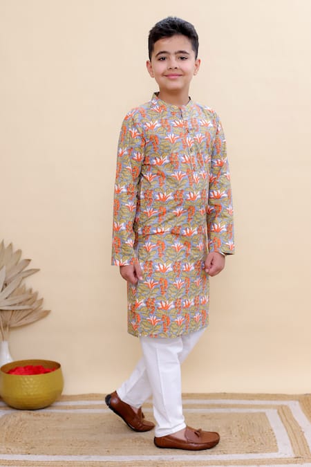 Kalp_Multi Color Cotton Lotus Pond Print Kurta Set _Online_at_Aza_Fashions