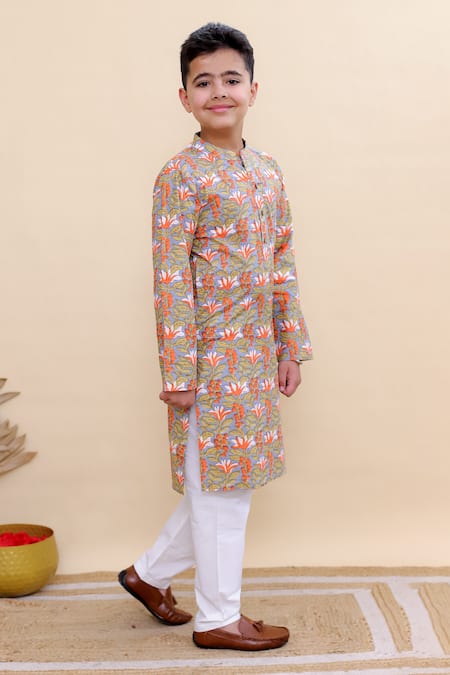 Kalp_Multi Color Cotton Lotus Pond Print Kurta Set _at_Aza_Fashions