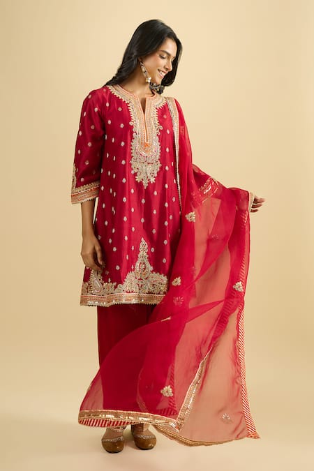 Sheetal Batra_Red Embroidery, Zari Split V-neck, Mandarin Collar Kurta Set _Online_at_Aza_Fashions