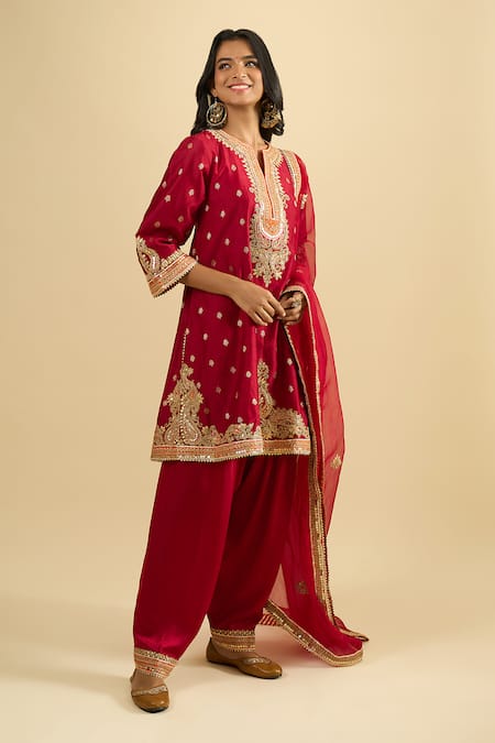 Buy_Sheetal Batra_Red Embroidery, Zari Split V-neck, Mandarin Collar Kurta Set _Online_at_Aza_Fashions