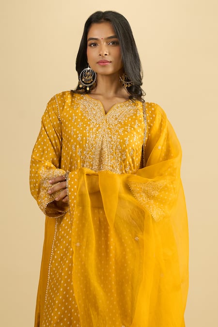 Sheetal Batra_Yellow Embroidery Split V-neck Gathered Kurta Set _at_Aza_Fashions