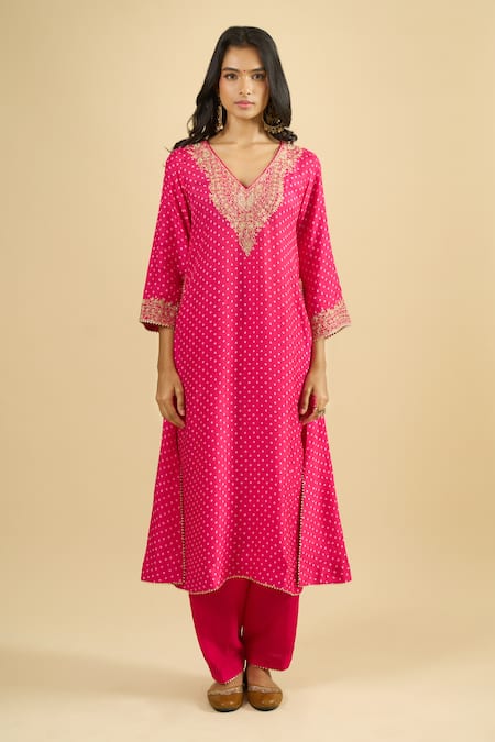 Sheetal Batra_Pink Embroidery V-neck Kurta Salwar Set _Online_at_Aza_Fashions