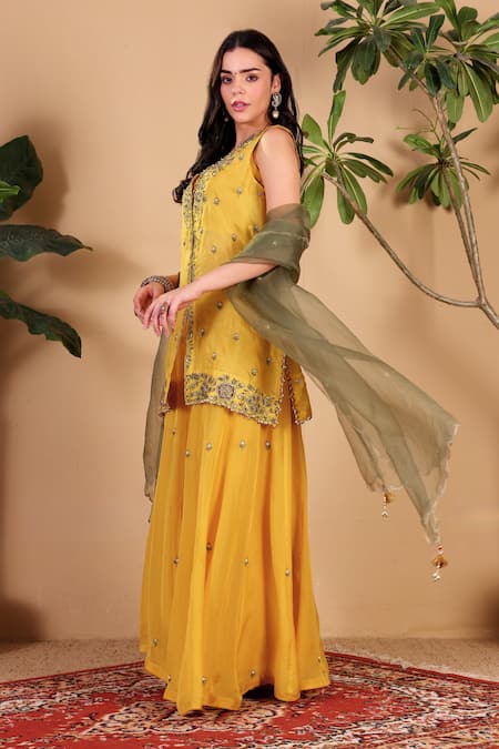 Buy Sonali Methi Yellow Organza Embroidery, Sequins, Stones, Tassels Split V-neck Hand Kurta Set Buy_Sonali Methi_Yellow Organza Embroidery, Sequins, Stones, Tassels Split V-neck Hand Kurta Set