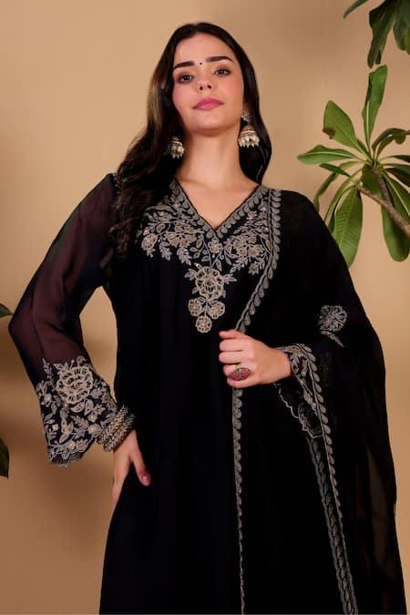 Buy_Sonali Methi_Black Organza Embroidery, Metallic Thread, Sequins, Zari Hand Kurta Pant Set _Online_at_Aza_Fashions