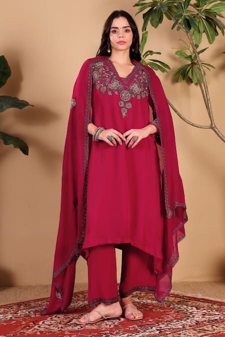 Sonali Methi_Red Organza Embroidery, Metallic Thread, Sequins V-neck Hand Kurta Set _Online_at_Aza_Fashions