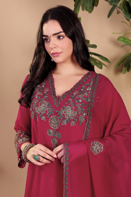 Buy_Sonali Methi_Red Organza Embroidery, Metallic Thread, Sequins V-neck Hand Kurta Set _Online_at_Aza_Fashions