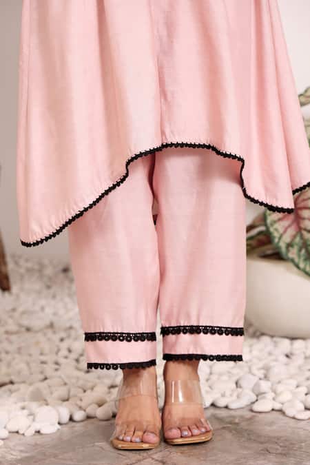 Sonali Methi Pink Chanderi Embroidery, Lace V-neck Hand Kurta Set Online at Aza Fashions Sonali Methi_Pink Chanderi Embroidery, Lace V-neck Hand Kurta Set _Online_at_Aza_Fashions