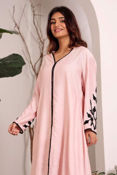 Buy Sonali Methi Pink Chanderi Embroidery, Lace V-neck Hand Kurta Set Online at Aza Fashions Buy_Sonali Methi_Pink Chanderi Embroidery, Lace V-neck Hand Kurta Set _Online_at_Aza_Fashions