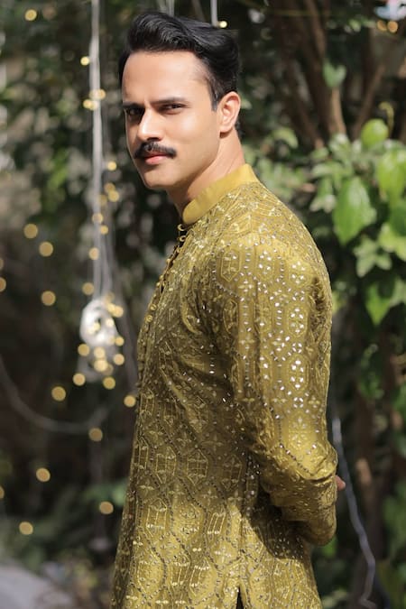 Shop Histori Green Chanderi, Cotton Mirrors, Embroidery Kurta Set Shop_Histori_Green Chanderi, Cotton Mirrors, Embroidery Kurta Set