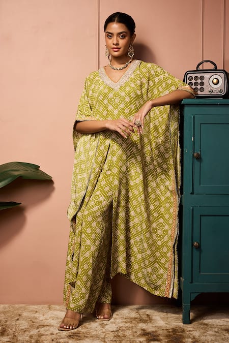 Neha Mehra_Green Crepe Embroidery V-neck Printed Kaftan And Pant Set _Online_at_Aza_Fashions