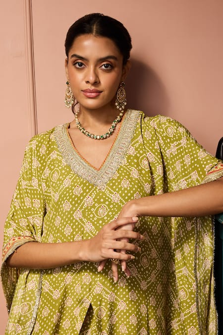 Neha Mehra_Green Crepe Embroidery V-neck Printed Kaftan And Pant Set _at_Aza_Fashions