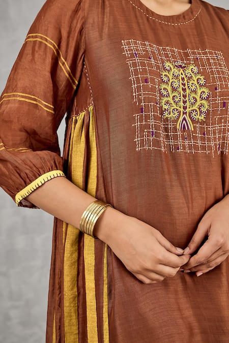Buy_Shivani Bhargava_Brown Chanderi Embroidery Round Neck Block Print Kurta 