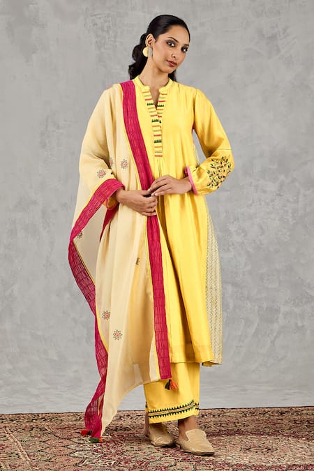 Buy_Shivani Bhargava_Yellow Chanderi Embroidery, Piping Mandarin Collar Block Print And Hand Kurta 
