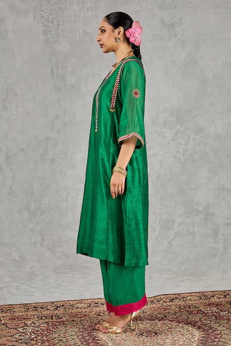 Buy_Shivani Bhargava_Green Chanderi Embroidery, Metallic Thread Split V-neck Hand Kurta _Online_at_Aza_Fashions