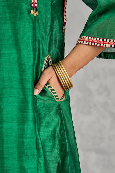 Buy_Shivani Bhargava_Green Chanderi Embroidery, Metallic Thread Split V-neck Hand Kurta 