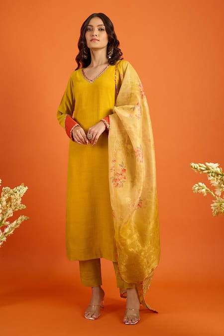 Naintara Bajaj Kurta Set With Printed Dupatta 