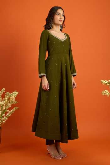 Khwaab By Sanjana Lakhani_Green Chiffon Sequins, Gota Patti V-neck Anarkali Set With Printed Dupatta _at_Aza_Fashions