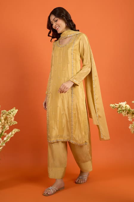 Naintara Bajaj Hand Embroidered Straight Kurta Set 