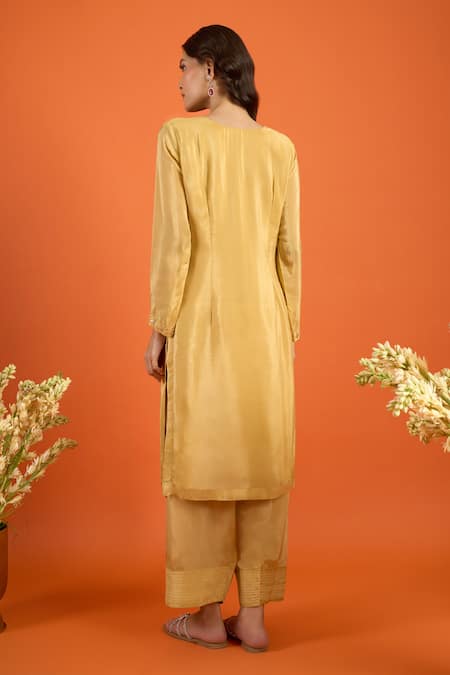 Naintara Bajaj Hand Embroidered Straight Kurta Set 