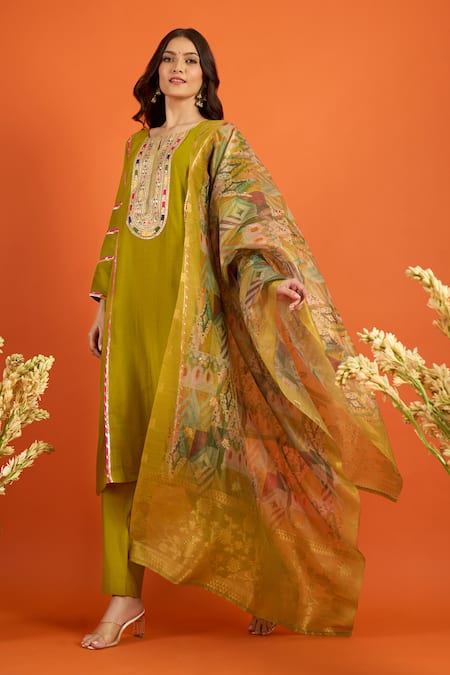 Naintara Bajaj Straight Kurta Set With Printed Pattern Dupatta 