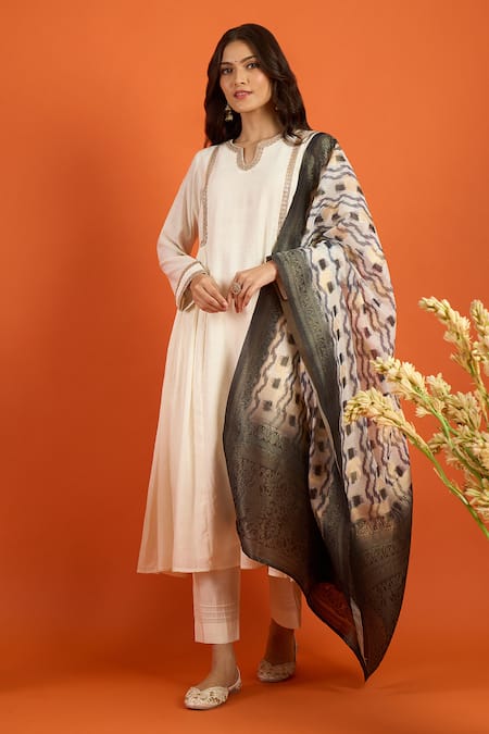 Naintara Bajaj Side Gathered Kurta Pant Set 