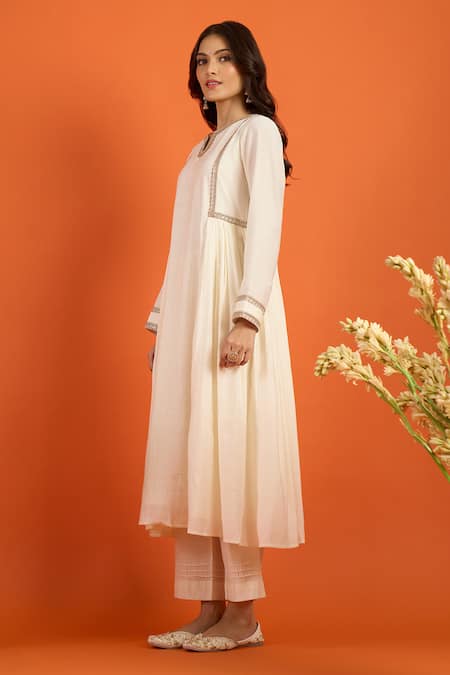 Buy_Naintara Bajaj_Off White Chiffon Round Neck Side Gathered Kurta Pant Set _Online_at_Aza_Fashions