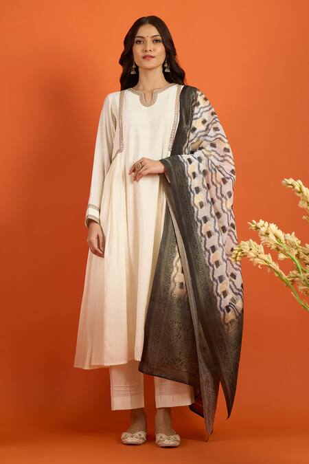 Shop_Naintara Bajaj_Off White Chiffon Round Neck Side Gathered Kurta Pant Set _Online_at_Aza_Fashions