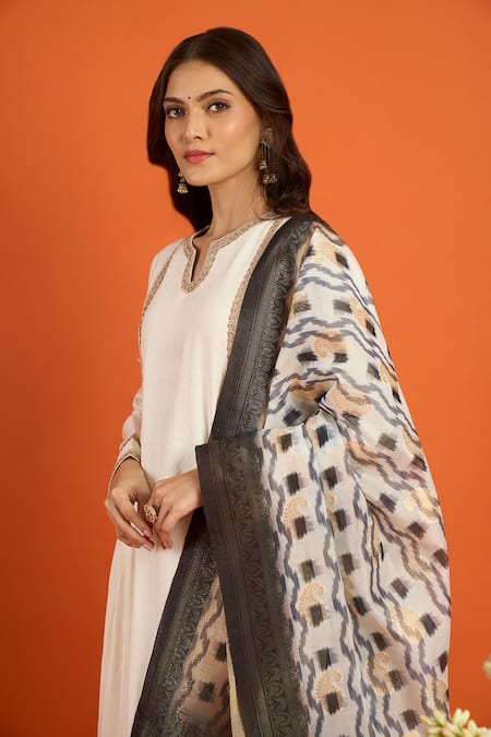 Shop_Naintara Bajaj_Off White Chiffon Round Neck Side Gathered Kurta Pant Set 