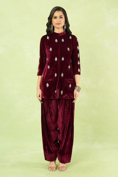 Buy_Samyukta Singhania_Maroon Velvet Embroidery, Zari Mandarin Collar Hand Kurta And Farshi Salwar Set 
