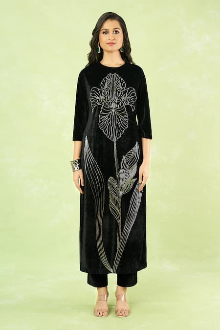 Buy_Samyukta Singhania_Black Velvet Embroidery, Metallic Thread Round Floral Hand Kurta And Pant Set _Online_at_Aza_Fashions