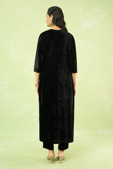 Samyukta Singhania Velvet Floral Hand Embroidered Kurta & Pant Set 