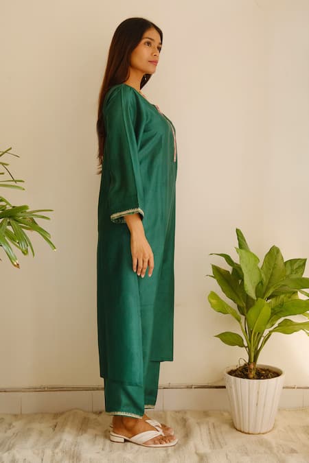 Juanita By Shubhda_Emerald Green Chanderi, Cotton, Organza, Silk Resham Zari Kurta And Pant Set _Online_at_Aza_Fashions