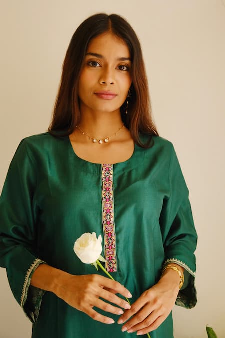 Juanita By Shubhda_Emerald Green Chanderi, Cotton, Organza, Silk Resham Zari Kurta And Pant Set _at_Aza_Fashions