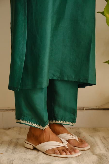Buy_Juanita By Shubhda_Emerald Green Chanderi, Cotton, Organza, Silk Resham Zari Kurta And Pant Set 