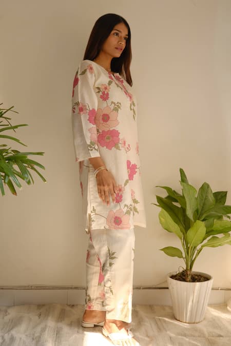 Juanita By Shubhda_Ivory Chanderi Pearls, Foil Printing Split Floral Hand Block Kurta And Pant Set _Online_at_Aza_Fashions