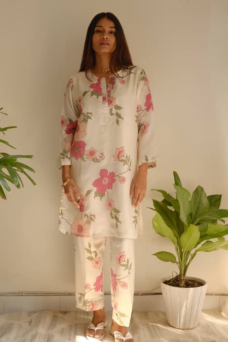 Buy_Juanita By Shubhda_Ivory Chanderi Pearls, Foil Printing Split Floral Hand Block Kurta And Pant Set _Online_at_Aza_Fashions