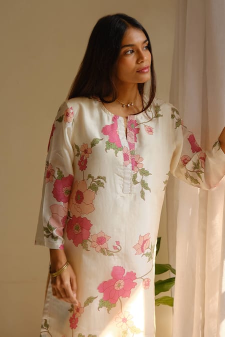 Juanita By Shubhda_Ivory Chanderi Pearls, Foil Printing Split Floral Hand Block Kurta And Pant Set _at_Aza_Fashions