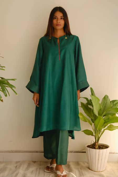 Buy_Juanita By Shubhda_Green Chanderi Zari Mandarin Collar, Split V-neck Kurta And Pant Set _Online_at_Aza_Fashions