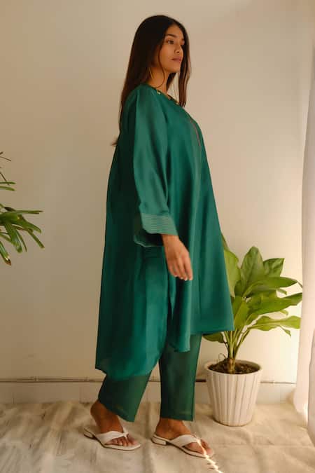 Juanita By Shubhda_Green Chanderi Zari Mandarin Collar, Split V-neck Kurta And Pant Set _at_Aza_Fashions