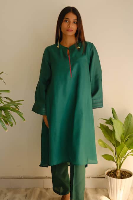 Shop_Juanita By Shubhda_Green Chanderi Zari Mandarin Collar, Split V-neck Kurta And Pant Set 
